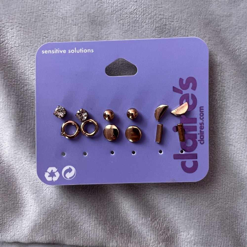 Claire’s gold earrings